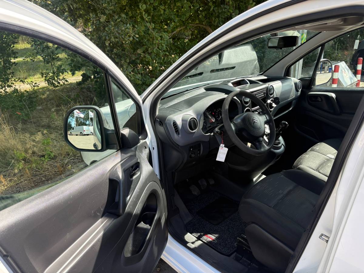 Citroën Berlingo Citroen Berlingo 1.6 VTi 500 Club|BENZINE|MARGE|trekhaak met 1200KG|radio|lichtmetalen velgen|schuifdeur met ruit|drie zitplaatsen