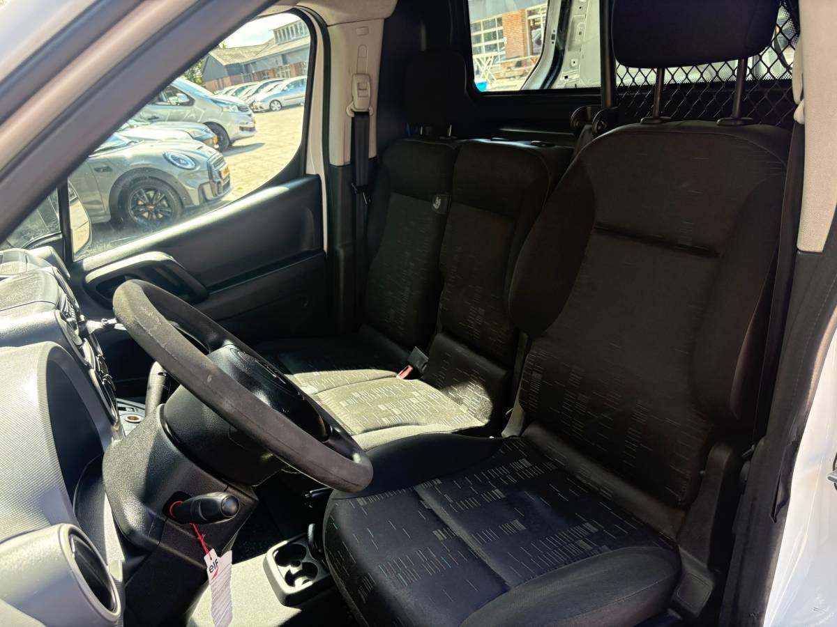 Citroën Berlingo Citroen Berlingo 1.6 VTi 500 Club|BENZINE|MARGE|trekhaak met 1200KG|radio|lichtmetalen velgen|schuifdeur met ruit|drie zitplaatsen