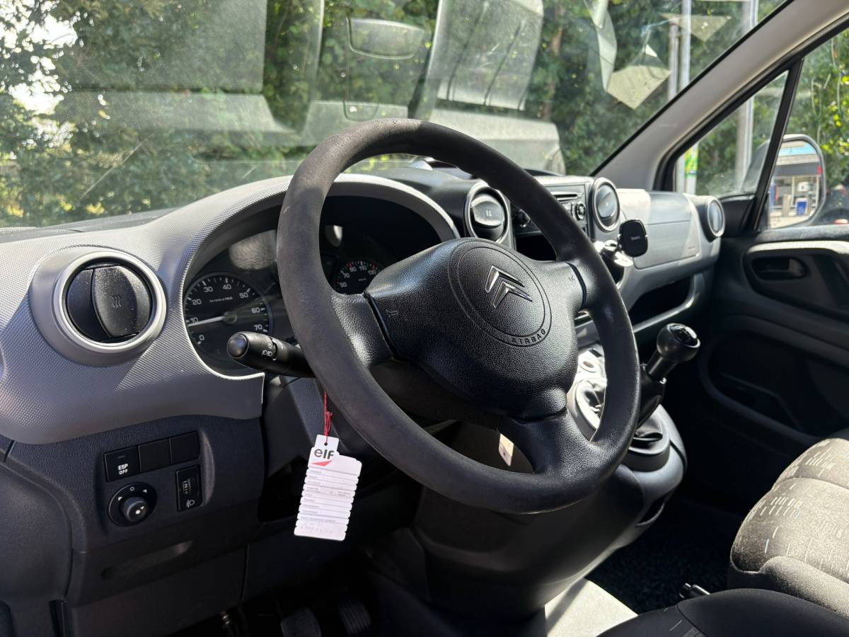 Citroën Berlingo Citroen Berlingo 1.6 VTi 500 Club|BENZINE|MARGE|trekhaak met 1200KG|radio|lichtmetalen velgen|schuifdeur met ruit|drie zitplaatsen