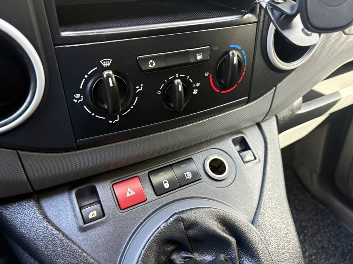 Citroën Berlingo Citroen Berlingo 1.6 VTi 500 Club|BENZINE|MARGE|trekhaak met 1200KG|radio|lichtmetalen velgen|schuifdeur met ruit|drie zitplaatsen