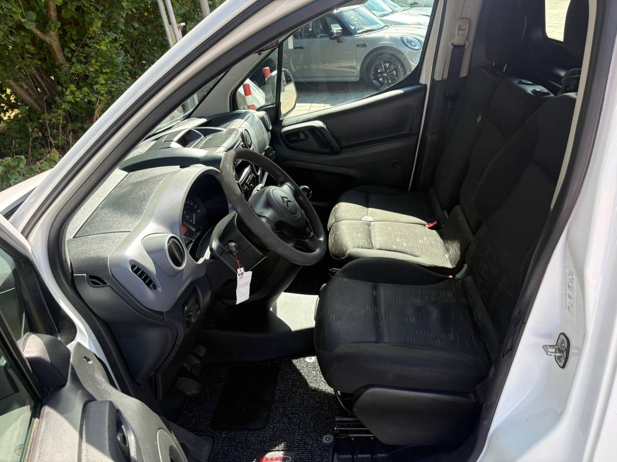 Citroën Berlingo Citroen Berlingo 1.6 VTi 500 Club|BENZINE|MARGE|trekhaak met 1200KG|radio|lichtmetalen velgen|schuifdeur met ruit|drie zitplaatsen