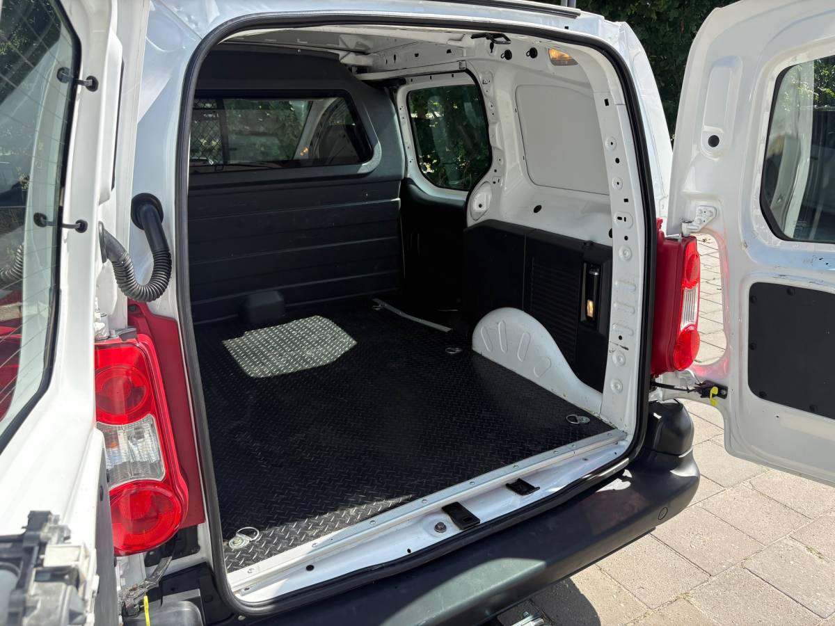 Citroën Berlingo Citroen Berlingo 1.6 VTi 500 Club|BENZINE|MARGE|trekhaak met 1200KG|radio|lichtmetalen velgen|schuifdeur met ruit|drie zitplaatsen