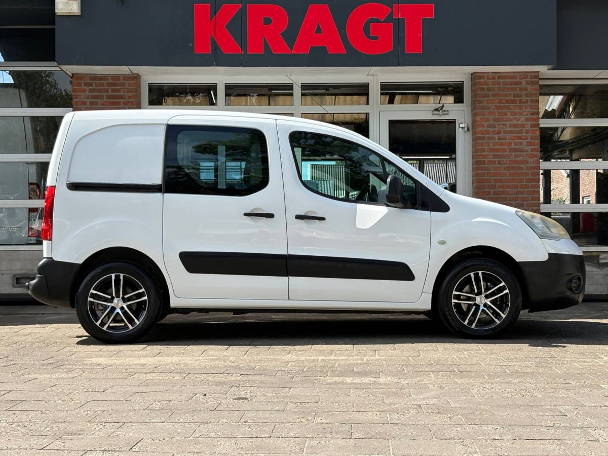Citroën Berlingo Citroen Berlingo 1.6 VTi 500 Club|BENZINE|MARGE|trekhaak met 1200KG|radio|lichtmetalen velgen|schuifdeur met ruit|drie zitplaatsen