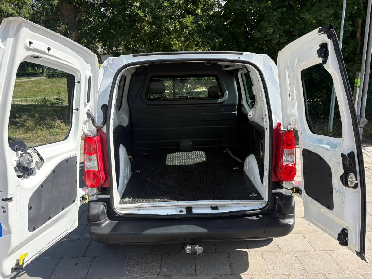 Citroën Berlingo Citroen Berlingo 1.6 VTi 500 Club|BENZINE|MARGE|trekhaak met 1200KG|radio|lichtmetalen velgen|schuifdeur met ruit|drie zitplaatsen