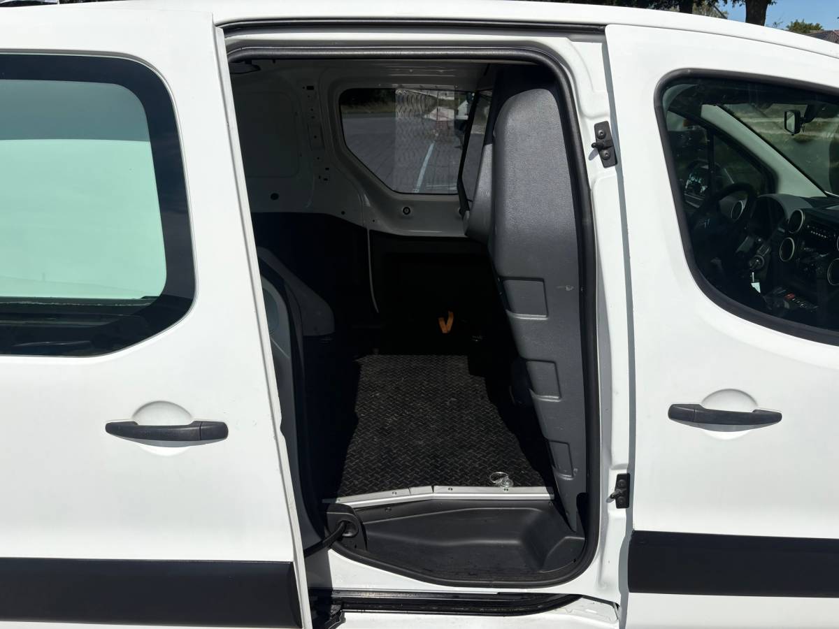 Citroën Berlingo Citroen Berlingo 1.6 VTi 500 Club|BENZINE|MARGE|trekhaak met 1200KG|radio|lichtmetalen velgen|schuifdeur met ruit|drie zitplaatsen