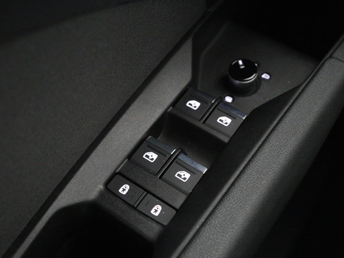 Audi Q4 e-tron Audi Q4 e-tron 40 Advanced edition 77 kWh | SOH 93,3% | Adaptive cruise | Stoelverwarming | Navigatie | Carplay | Climate control | Camera | Park assist | Trekhaak | 19″ velgen