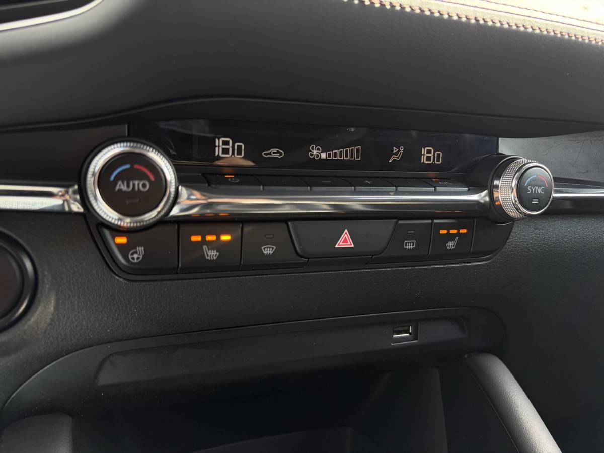 Mazda 3 Mazda 3 2.0 e-SkyActiv-X M Hybrid 186 Comfort | Camera | Navi | Stoelvrw. | Carplay | Rijklaar met beurt & garantie!