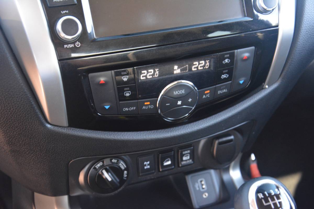 Nissan Navara Nissan Navara 2.3 dCi N-Connecta King Cab | Navigatie | Camera | 4X4 | Cruise-control | Clima | NL auto!! | Nederlandse auto 114124  NAP
