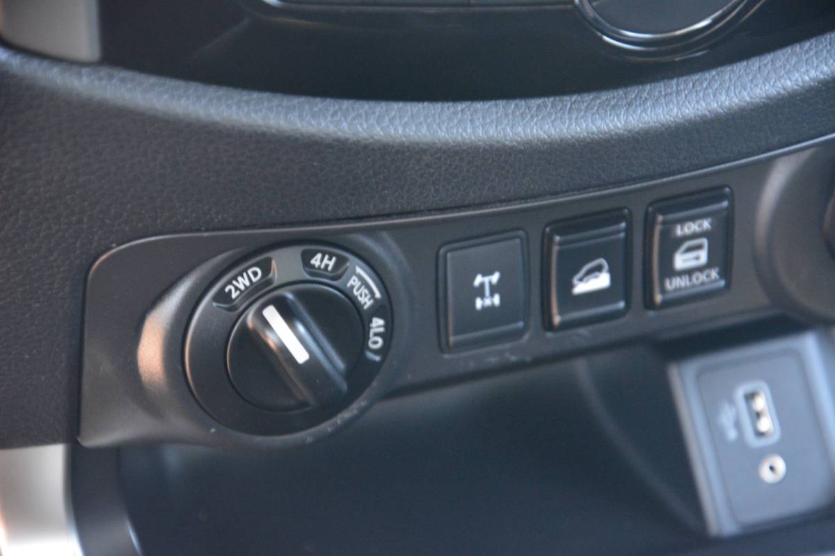 Nissan Navara Nissan Navara 2.3 dCi N-Connecta King Cab | Navigatie | Camera | 4X4 | Cruise-control | Clima | NL auto!! | Nederlandse auto 114124  NAP