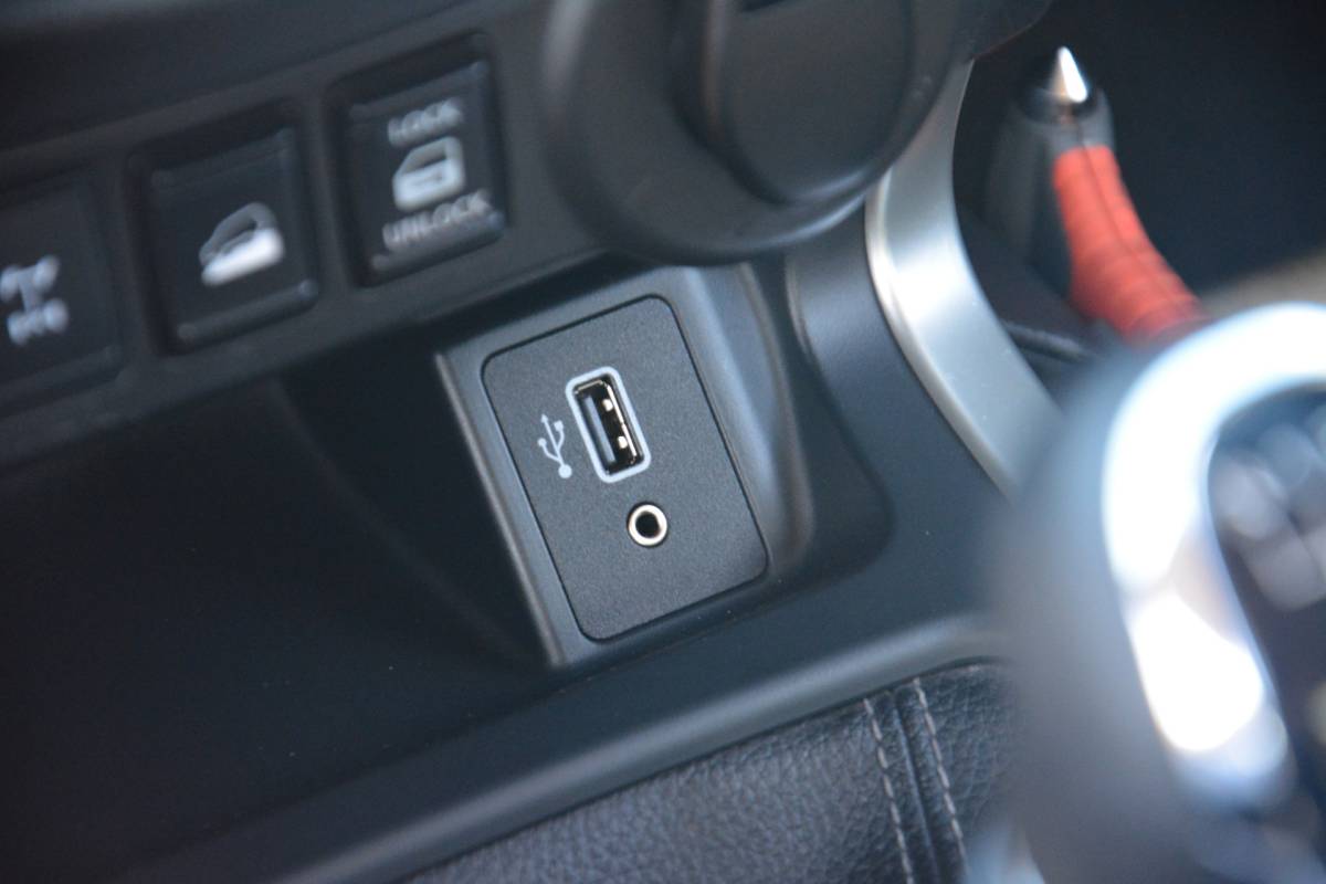 Nissan Navara Nissan Navara 2.3 dCi N-Connecta King Cab | Navigatie | Camera | 4X4 | Cruise-control | Clima | NL auto!! | Nederlandse auto 114124  NAP