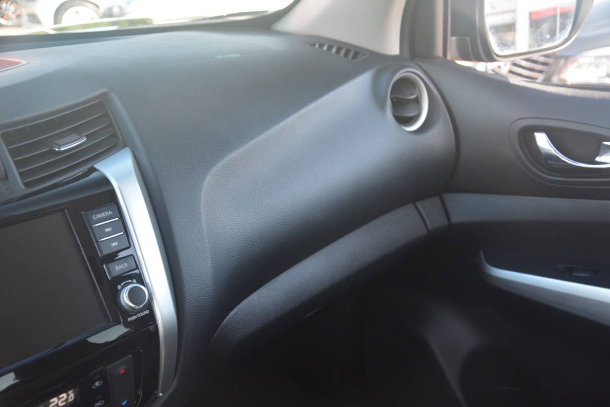 Nissan Navara Nissan Navara 2.3 dCi N-Connecta King Cab | Navigatie | Camera | 4X4 | Cruise-control | Clima | NL auto!! | Nederlandse auto 114124  NAP