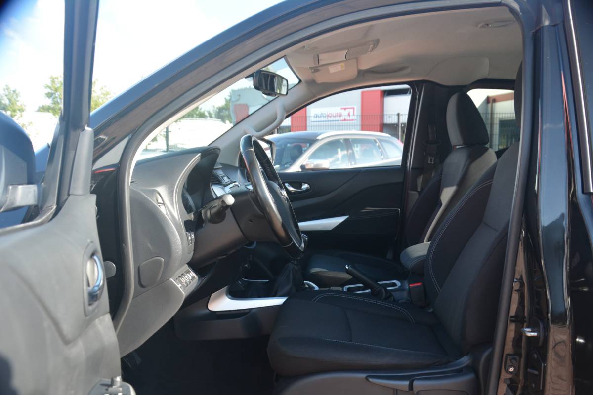 Nissan Navara Nissan Navara 2.3 dCi N-Connecta King Cab | Navigatie | Camera | 4X4 | Cruise-control | Clima | NL auto!! | Nederlandse auto 114124  NAP