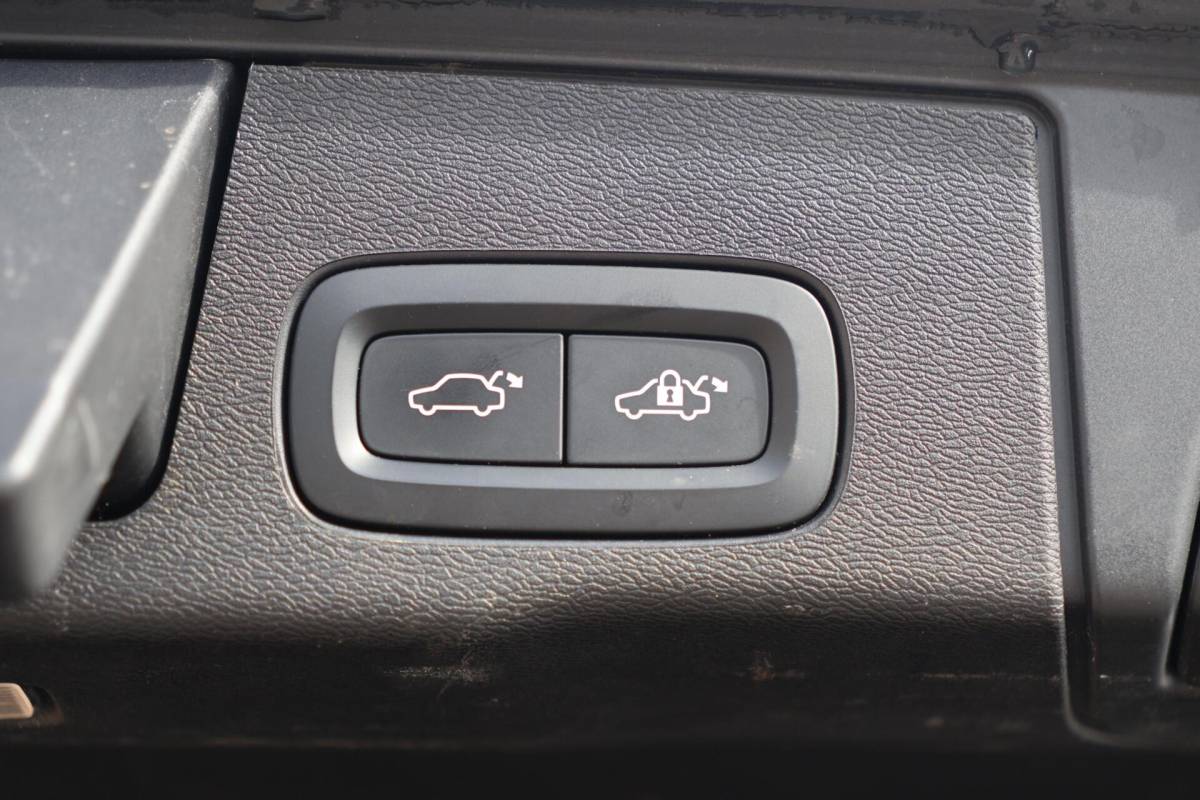 Volvo XC60 Volvo XC60 T6 Recharge AWD R-Design | Stoelverwarming & Koeling | 360° Camera | Panoramadak | Long Range | H/K | Keyless