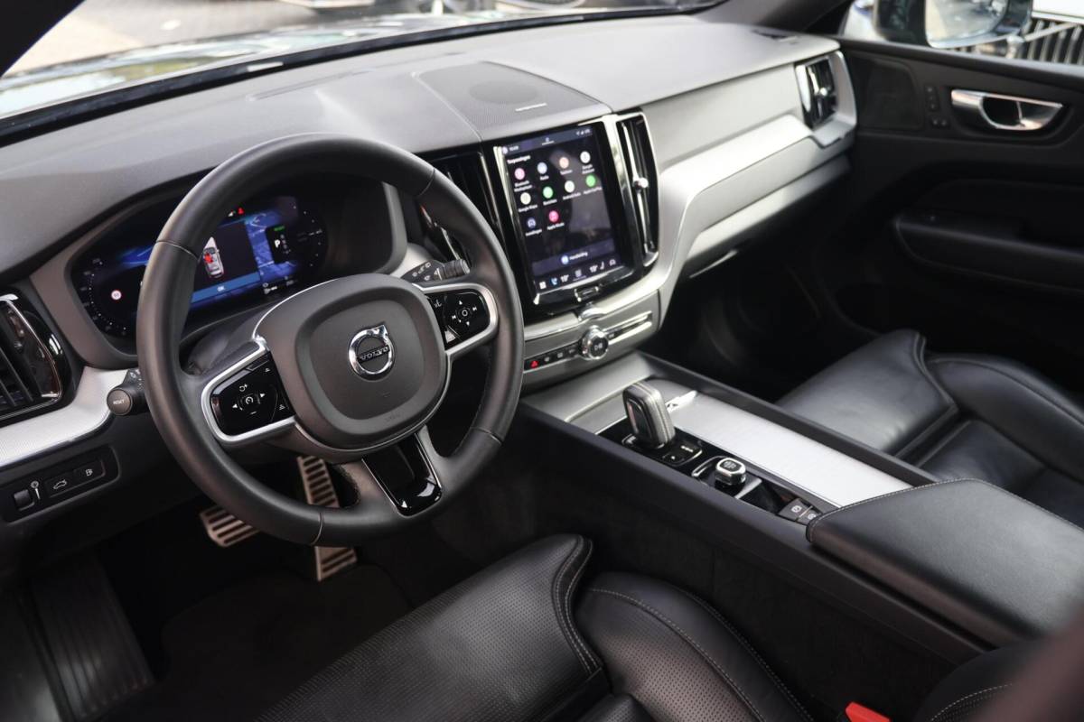 Volvo XC60 Volvo XC60 T6 Recharge AWD R-Design | Stoelverwarming & Koeling | 360° Camera | Panoramadak | Long Range | H/K | Keyless