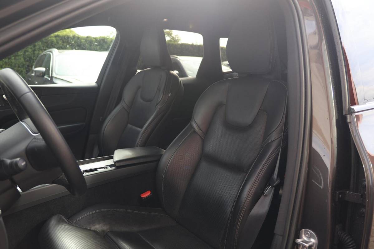 Volvo XC60 Volvo XC60 T6 Recharge AWD R-Design | Stoelverwarming & Koeling | 360° Camera | Panoramadak | Long Range | H/K | Keyless