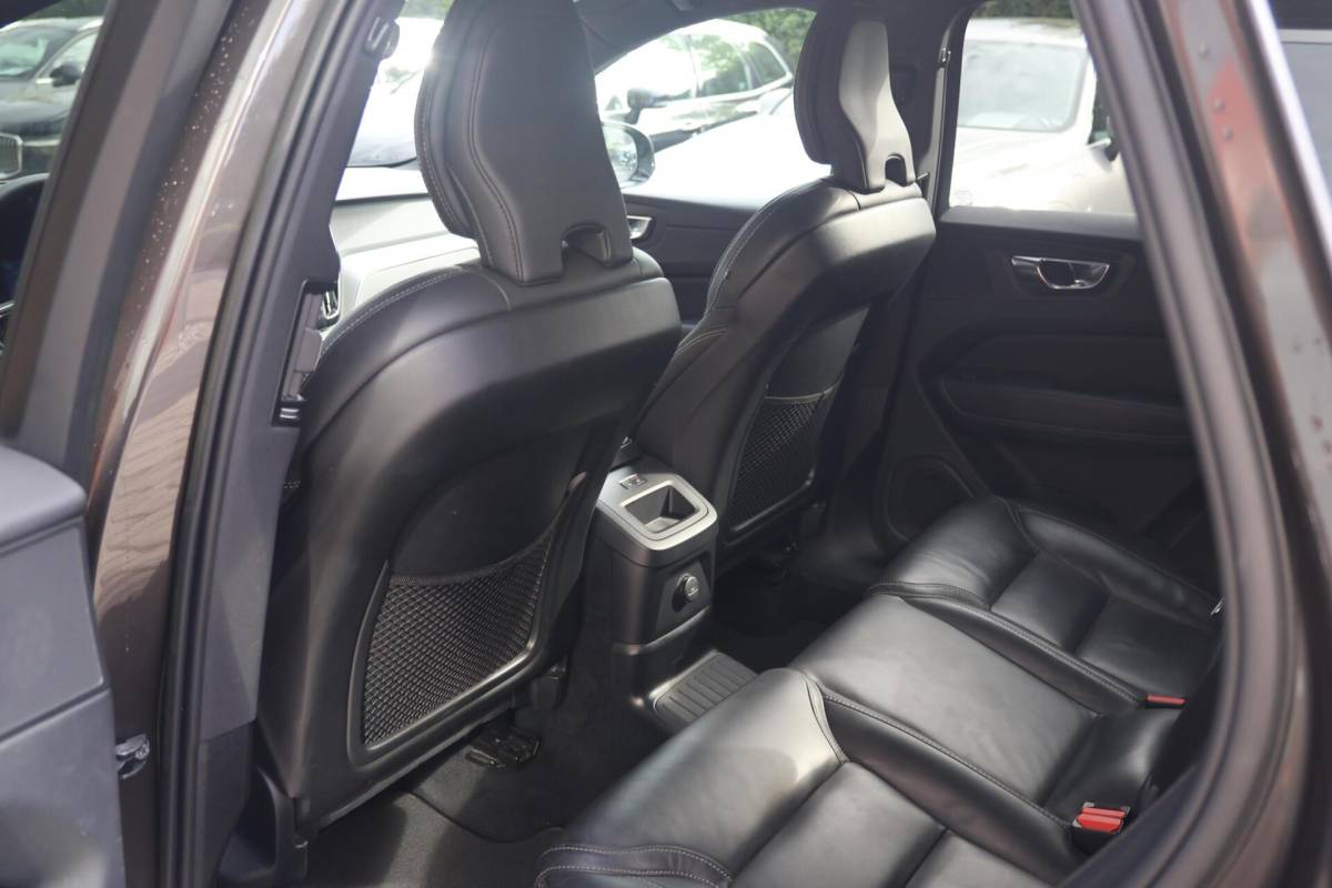 Volvo XC60 Volvo XC60 T6 Recharge AWD R-Design | Stoelverwarming & Koeling | 360° Camera | Panoramadak | Long Range | H/K | Keyless