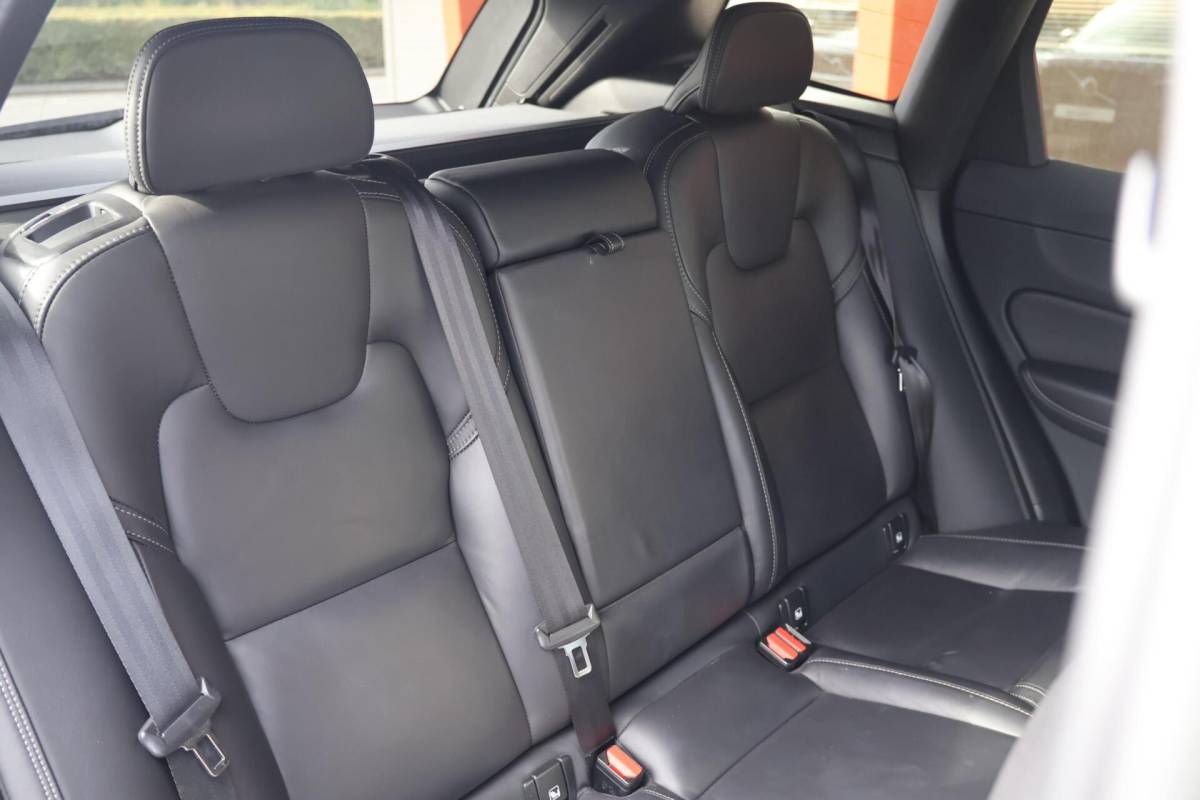 Volvo XC60 Volvo XC60 T6 Recharge AWD R-Design | Stoelverwarming & Koeling | 360° Camera | Panoramadak | Long Range | H/K | Keyless