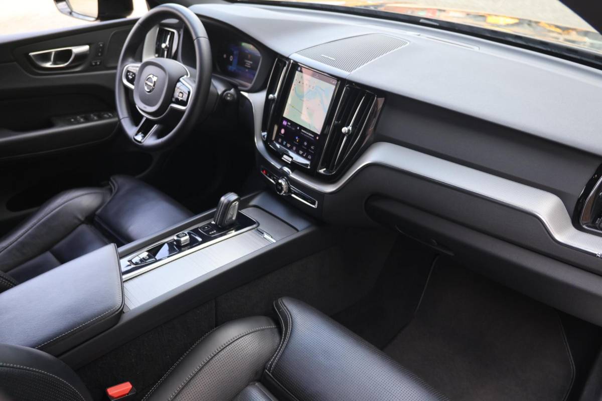 Volvo XC60 Volvo XC60 T6 Recharge AWD R-Design | Stoelverwarming & Koeling | 360° Camera | Panoramadak | Long Range | H/K | Keyless