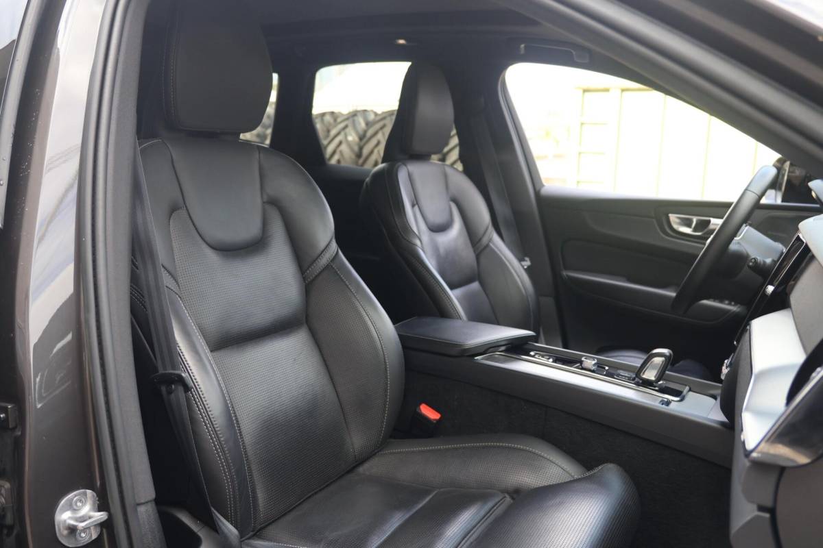 Volvo XC60 Volvo XC60 T6 Recharge AWD R-Design | Stoelverwarming & Koeling | 360° Camera | Panoramadak | Long Range | H/K | Keyless