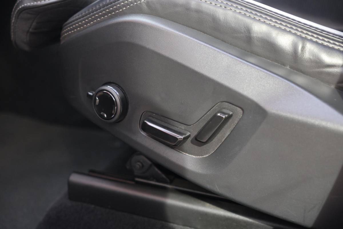 Volvo XC60 Volvo XC60 T6 Recharge AWD R-Design | Stoelverwarming & Koeling | 360° Camera | Panoramadak | Long Range | H/K | Keyless