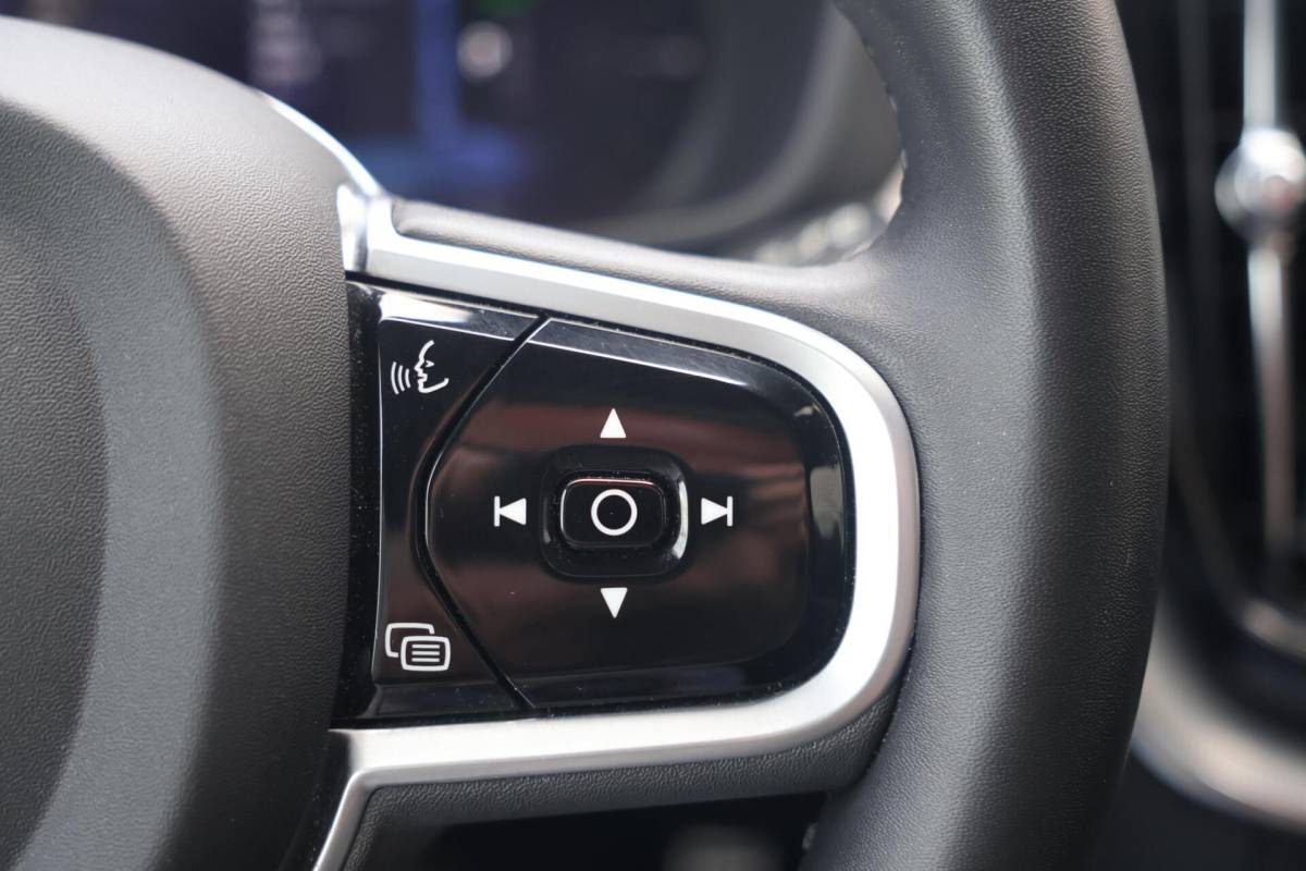 Volvo XC60 Volvo XC60 T6 Recharge AWD R-Design | Stoelverwarming & Koeling | 360° Camera | Panoramadak | Long Range | H/K | Keyless