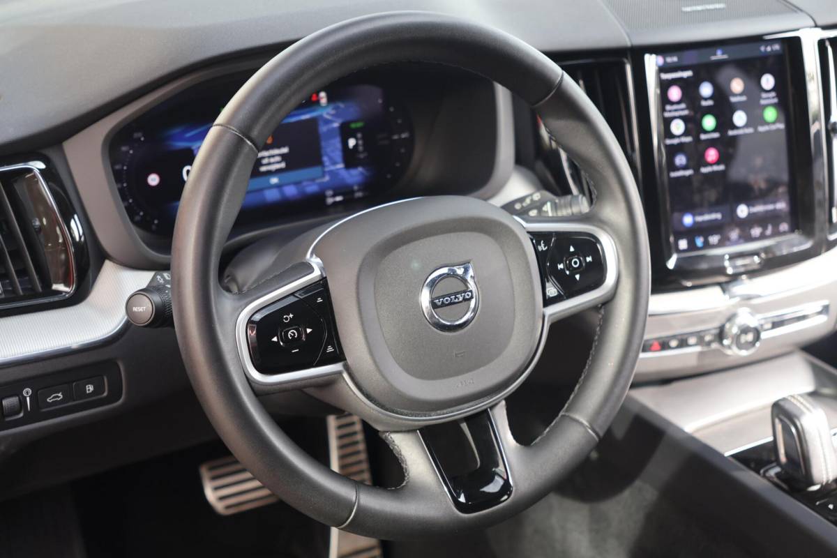 Volvo XC60 Volvo XC60 T6 Recharge AWD R-Design | Stoelverwarming & Koeling | 360° Camera | Panoramadak | Long Range | H/K | Keyless