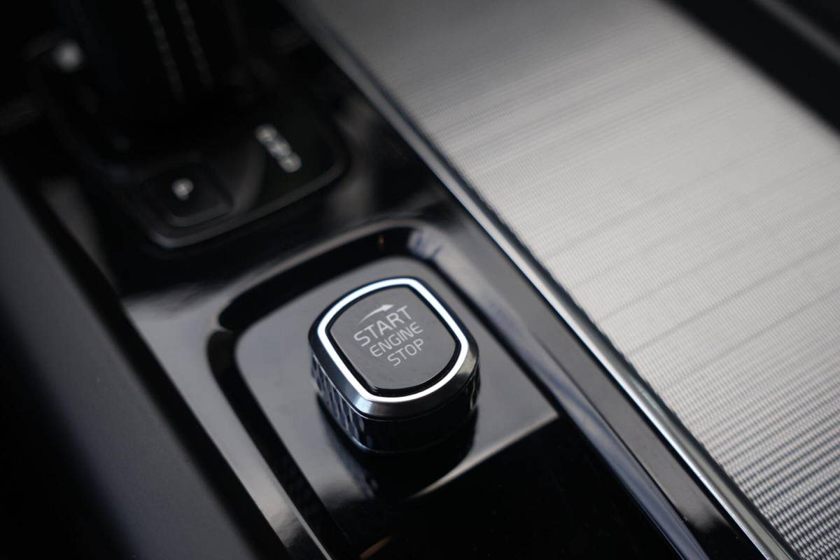 Volvo XC60 Volvo XC60 T6 Recharge AWD R-Design | Stoelverwarming & Koeling | 360° Camera | Panoramadak | Long Range | H/K | Keyless