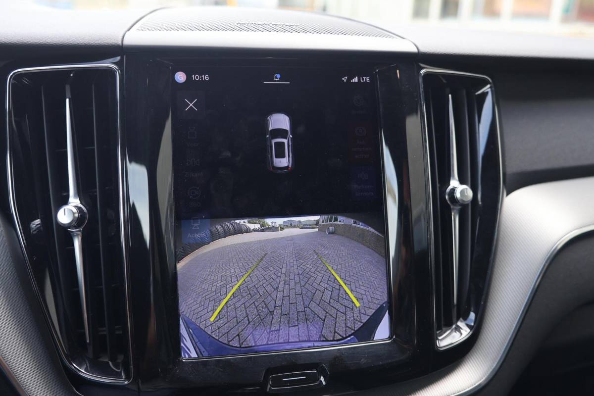 Volvo XC60 Volvo XC60 T6 Recharge AWD R-Design | Stoelverwarming & Koeling | 360° Camera | Panoramadak | Long Range | H/K | Keyless