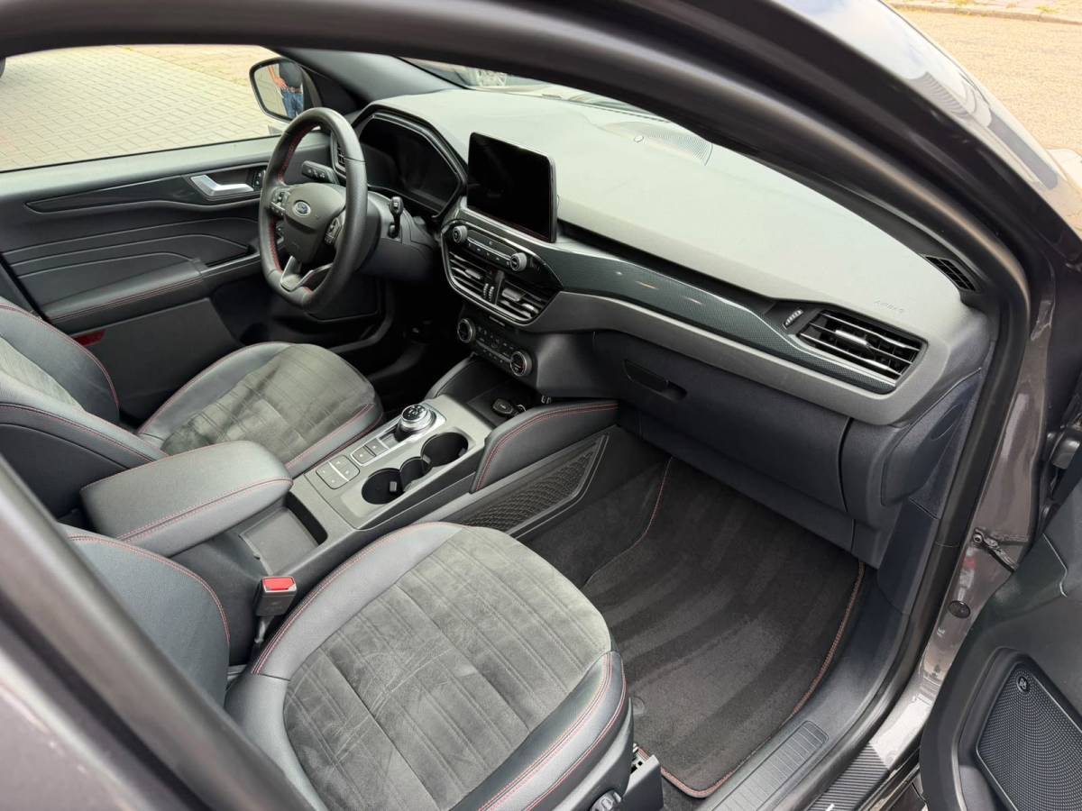 Ford Kuga Ford Kuga 2.5 PHEV ST-Line X Afneembare trekhaak,Acc.Apple Carp,Blis,B&O,Camera V+A,Navi,Winterpack,Elektrische achterklep,NL auto