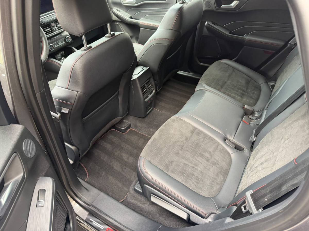 Ford Kuga Ford Kuga 2.5 PHEV ST-Line X Afneembare trekhaak,Acc.Apple Carp,Blis,B&O,Camera V+A,Navi,Winterpack,Elektrische achterklep,NL auto