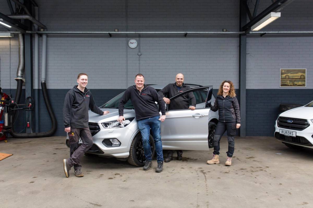 Ford Kuga Ford Kuga 2.5 PHEV ST-Line X Afneembare trekhaak,Acc.Apple Carp,Blis,B&O,Camera V+A,Navi,Winterpack,Elektrische achterklep,NL auto