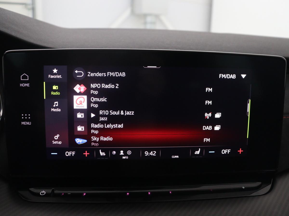Škoda Octavia Skoda Octavia Combi 1.4 TSI RS iV PHEV Business | SOH 87,5% | Panoramadak | Adaptive cruise | Stuur/stoelverwarming | Carplay | Sfeerverlichting | Climate control | Camera | Park assist | Eletrische achterklep