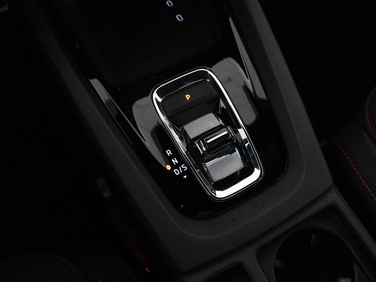 Škoda Octavia Skoda Octavia Combi 1.4 TSI RS iV PHEV Business | SOH 87,5% | Panoramadak | Adaptive cruise | Stuur/stoelverwarming | Carplay | Sfeerverlichting | Climate control | Camera | Park assist | Eletrische achterklep