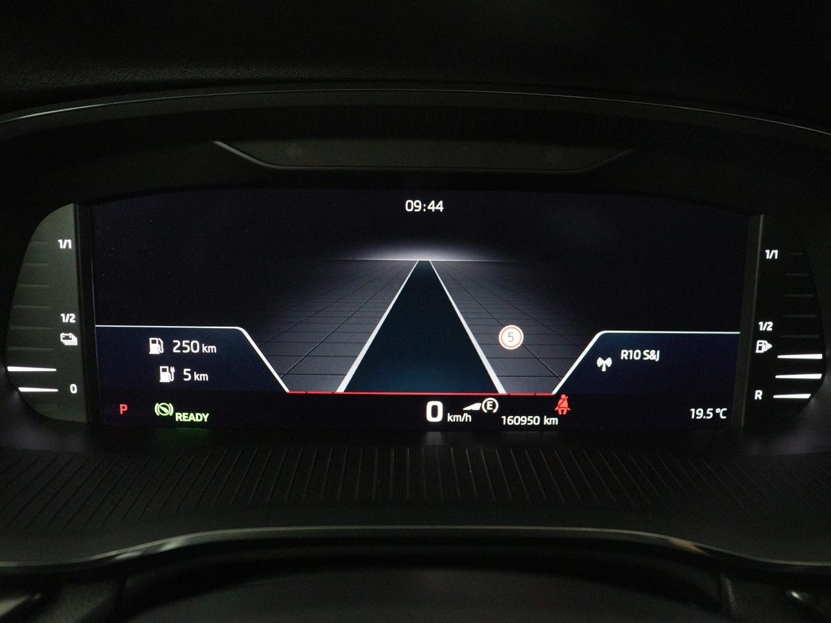 Škoda Octavia Skoda Octavia Combi 1.4 TSI RS iV PHEV Business | SOH 87,5% | Panoramadak | Adaptive cruise | Stuur/stoelverwarming | Carplay | Sfeerverlichting | Climate control | Camera | Park assist | Eletrische achterklep
