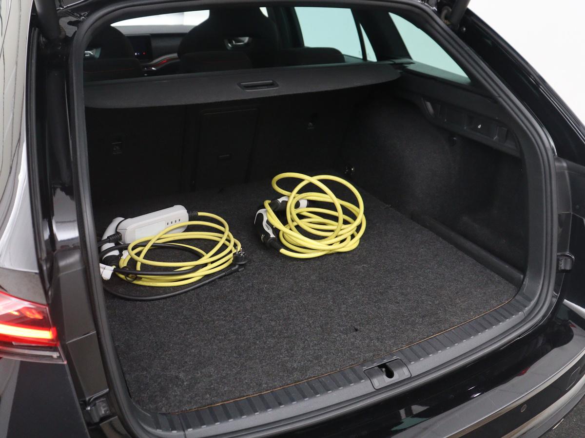 Škoda Octavia Skoda Octavia Combi 1.4 TSI RS iV PHEV Business | SOH 87,5% | Panoramadak | Adaptive cruise | Stuur/stoelverwarming | Carplay | Sfeerverlichting | Climate control | Camera | Park assist | Eletrische achterklep