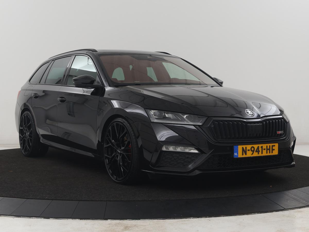Škoda Octavia Skoda Octavia Combi 1.4 TSI RS iV PHEV Business | SOH 87,5% | Panoramadak | Adaptive cruise | Stuur/stoelverwarming | Carplay | Sfeerverlichting | Climate control | Camera | Park assist | Eletrische achterklep