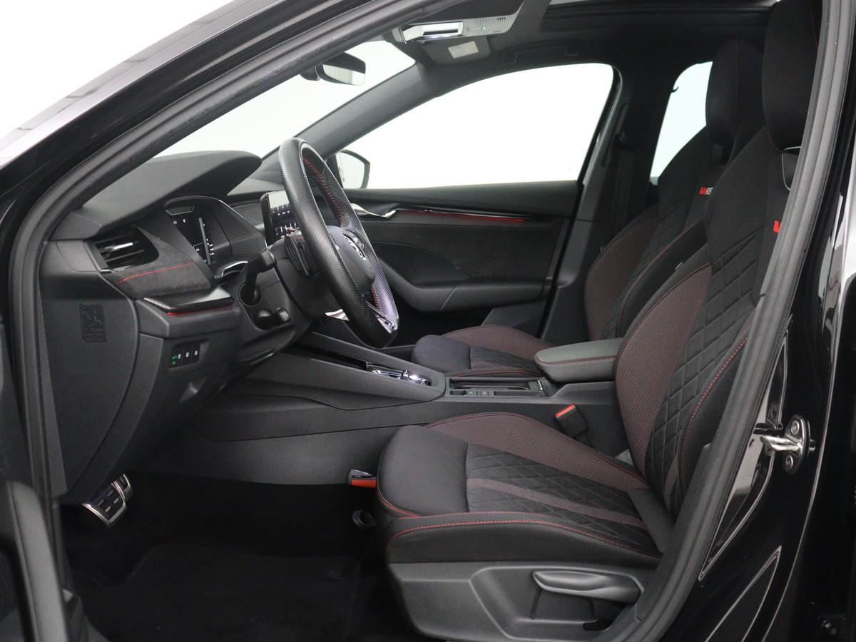 Škoda Octavia Skoda Octavia Combi 1.4 TSI RS iV PHEV Business | SOH 87,5% | Panoramadak | Adaptive cruise | Stuur/stoelverwarming | Carplay | Sfeerverlichting | Climate control | Camera | Park assist | Eletrische achterklep