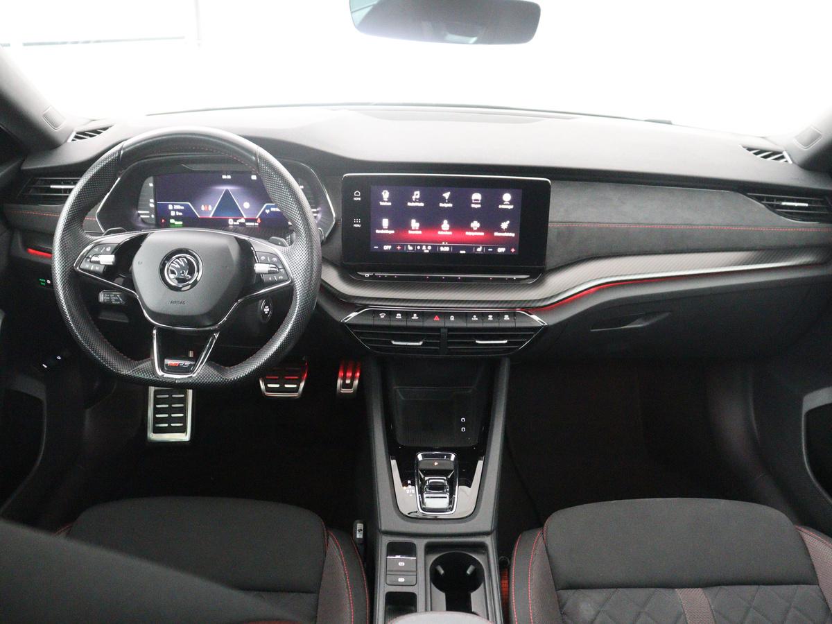 Škoda Octavia Skoda Octavia Combi 1.4 TSI RS iV PHEV Business | SOH 87,5% | Panoramadak | Adaptive cruise | Stuur/stoelverwarming | Carplay | Sfeerverlichting | Climate control | Camera | Park assist | Eletrische achterklep