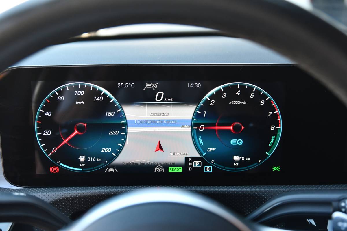 Mercedes-Benz A-Klasse Mercedes-Benz A-klasse 250 e AMG Edition, Night, Burmester, ACC, Trekhaak, Dodeh, Sfeer, Camera!