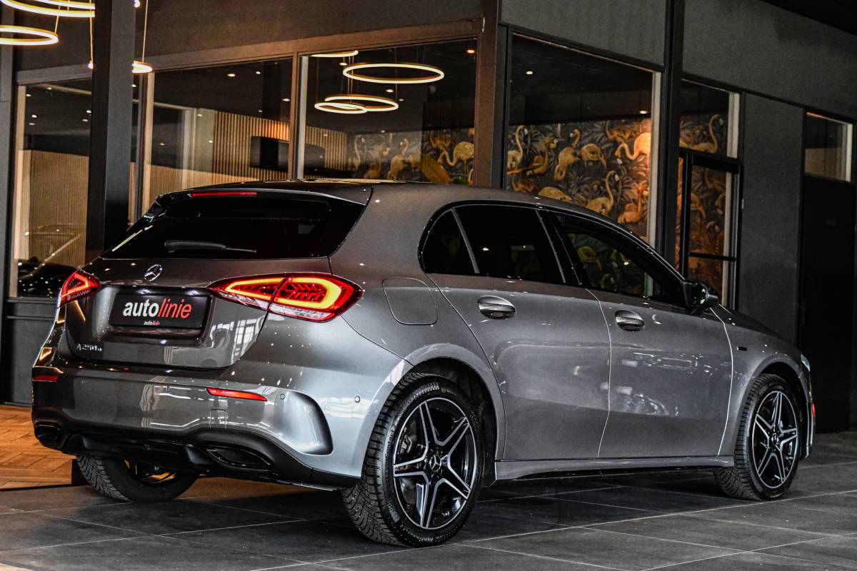 Mercedes-Benz A-Klasse Mercedes-Benz A-klasse 250 e AMG Edition, Night, Burmester, ACC, Trekhaak, Dodeh, Sfeer, Camera!