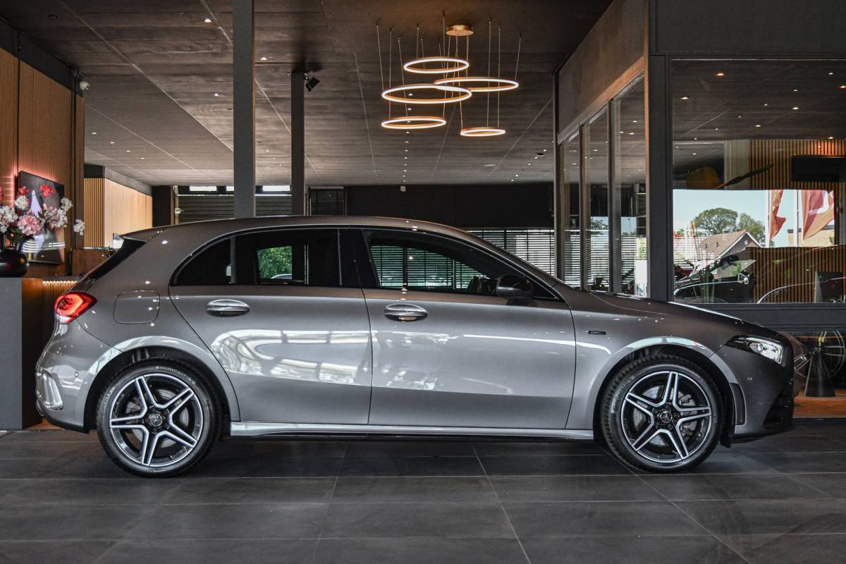 Mercedes-Benz A-Klasse Mercedes-Benz A-klasse 250 e AMG Edition, Night, Burmester, ACC, Trekhaak, Dodeh, Sfeer, Camera!