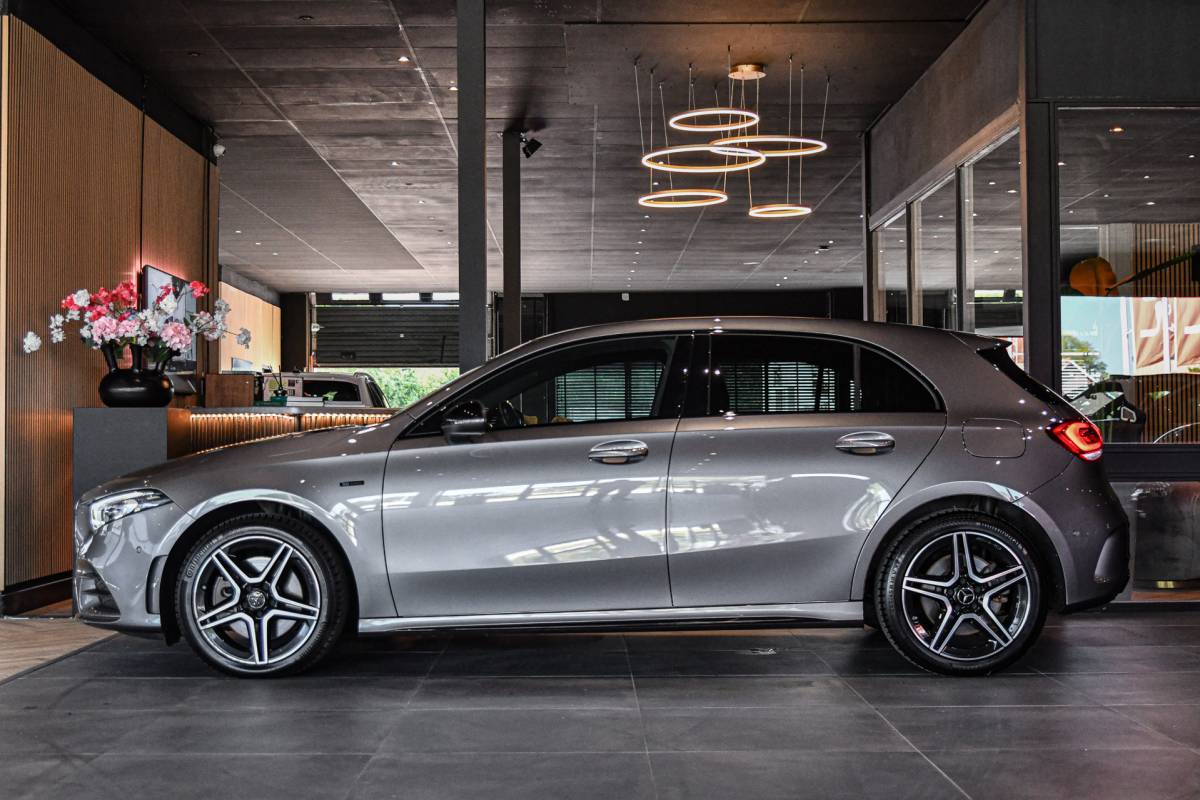 Mercedes-Benz A-Klasse Mercedes-Benz A-klasse 250 e AMG Edition, Night, Burmester, ACC, Trekhaak, Dodeh, Sfeer, Camera!