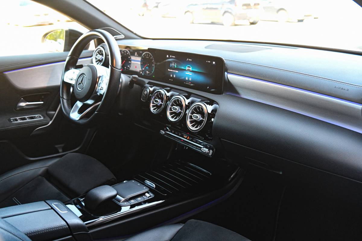 Mercedes-Benz A-Klasse Mercedes-Benz A-klasse 250 e AMG Edition, Night, Burmester, ACC, Trekhaak, Dodeh, Sfeer, Camera!