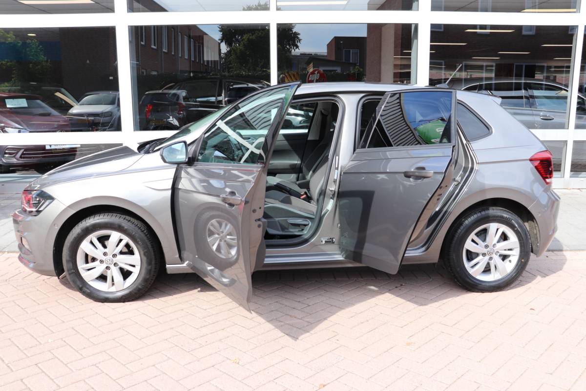 Volkswagen Polo Volkswagen Polo 1.0 TSI Highline Automaat. Trekhaak, navigatie, Full-led.