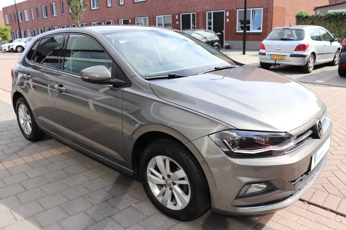 Volkswagen Polo Volkswagen Polo 1.0 TSI Highline Automaat. Trekhaak, navigatie, Full-led.