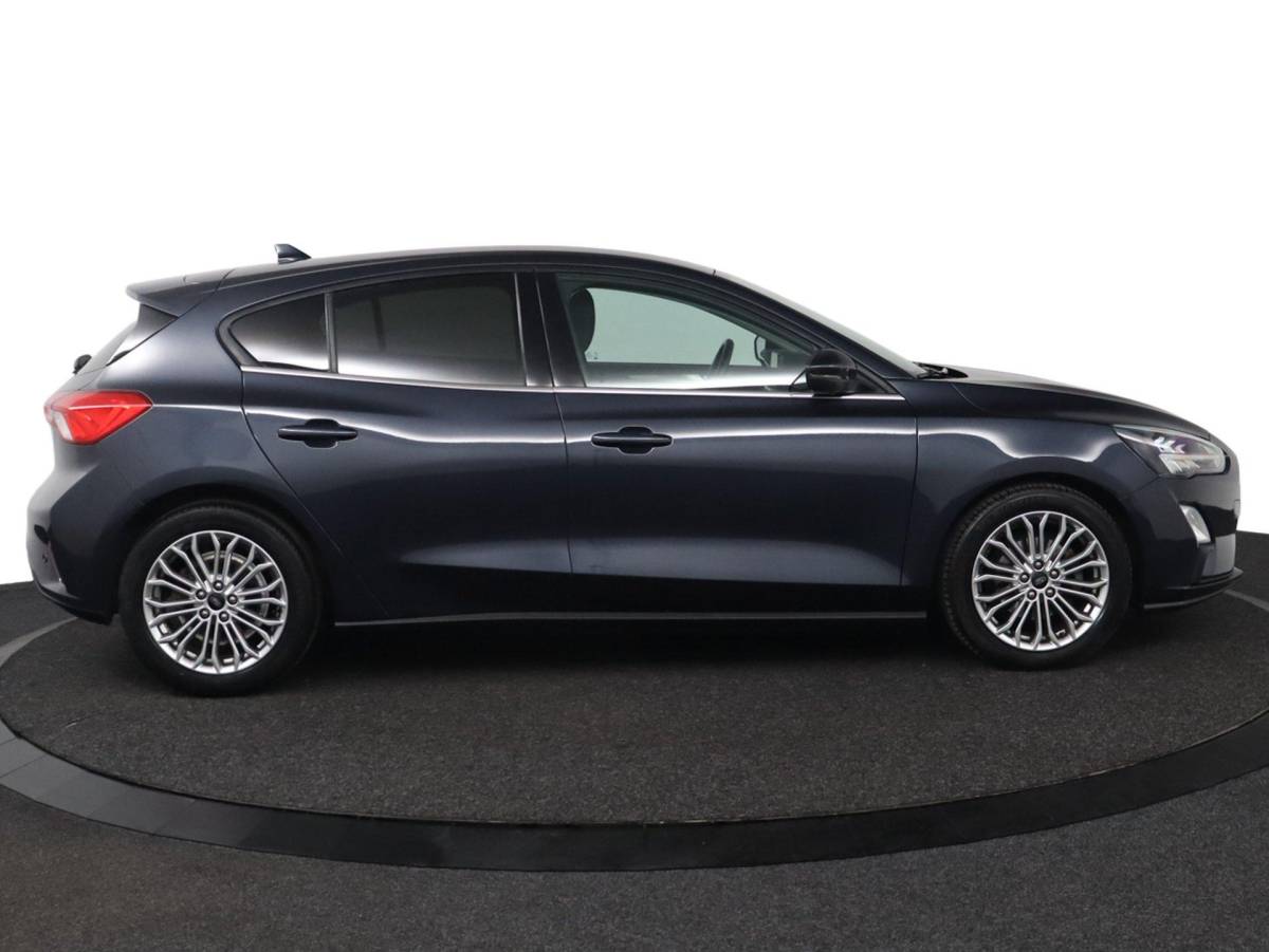 Ford Focus Ford Focus 1.0 EcoBoost Titanium Business |NAP|Automaat|Winterpack