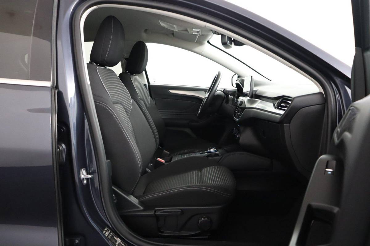 Ford Focus Ford Focus 1.0 EcoBoost Titanium Business |NAP|Automaat|Winterpack