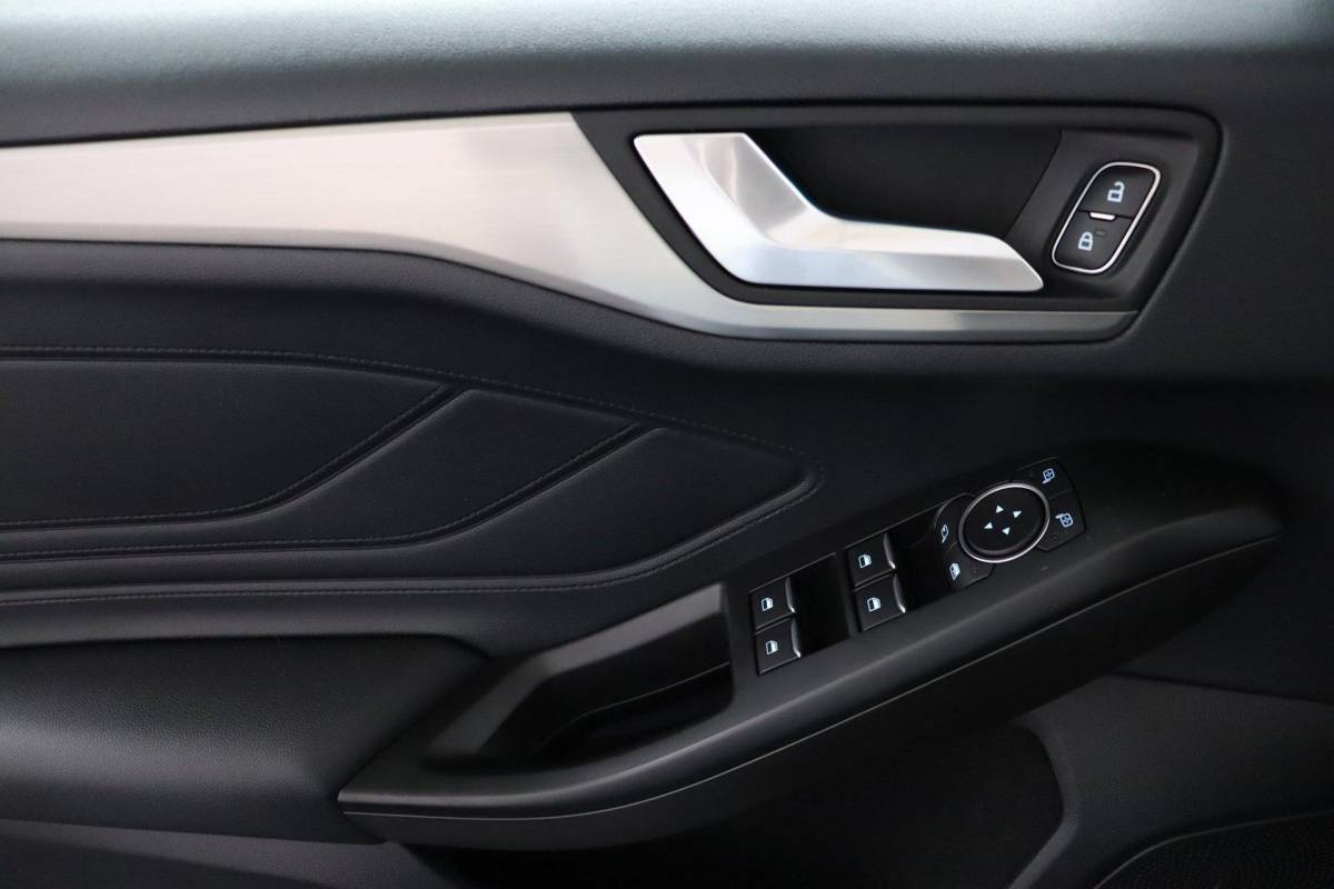 Ford Focus Ford Focus 1.0 EcoBoost Titanium Business |NAP|Automaat|Winterpack