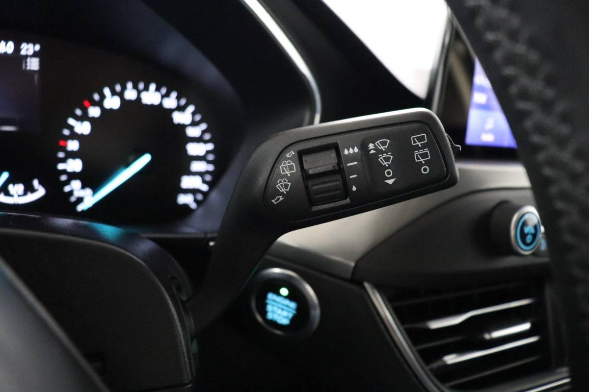 Ford Focus Ford Focus 1.0 EcoBoost Titanium Business |NAP|Automaat|Winterpack