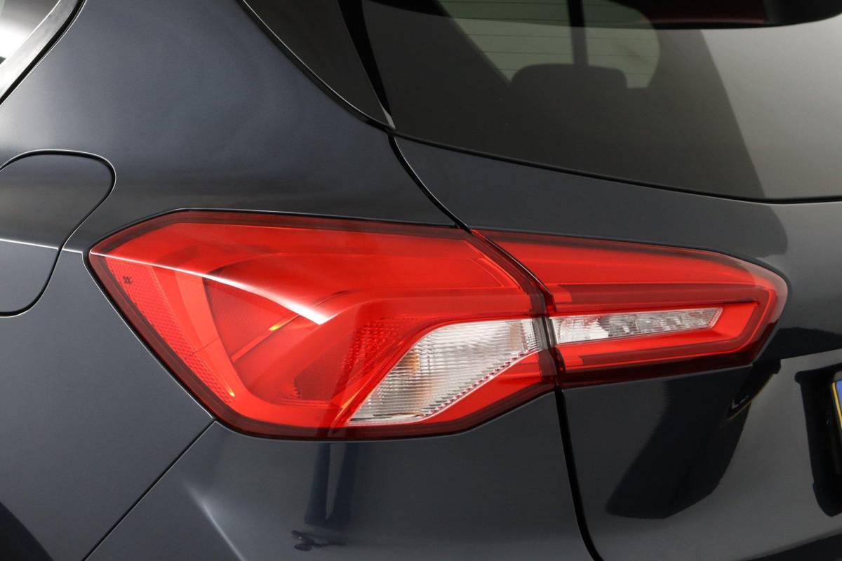Ford Focus Ford Focus 1.0 EcoBoost Titanium Business |NAP|Automaat|Winterpack